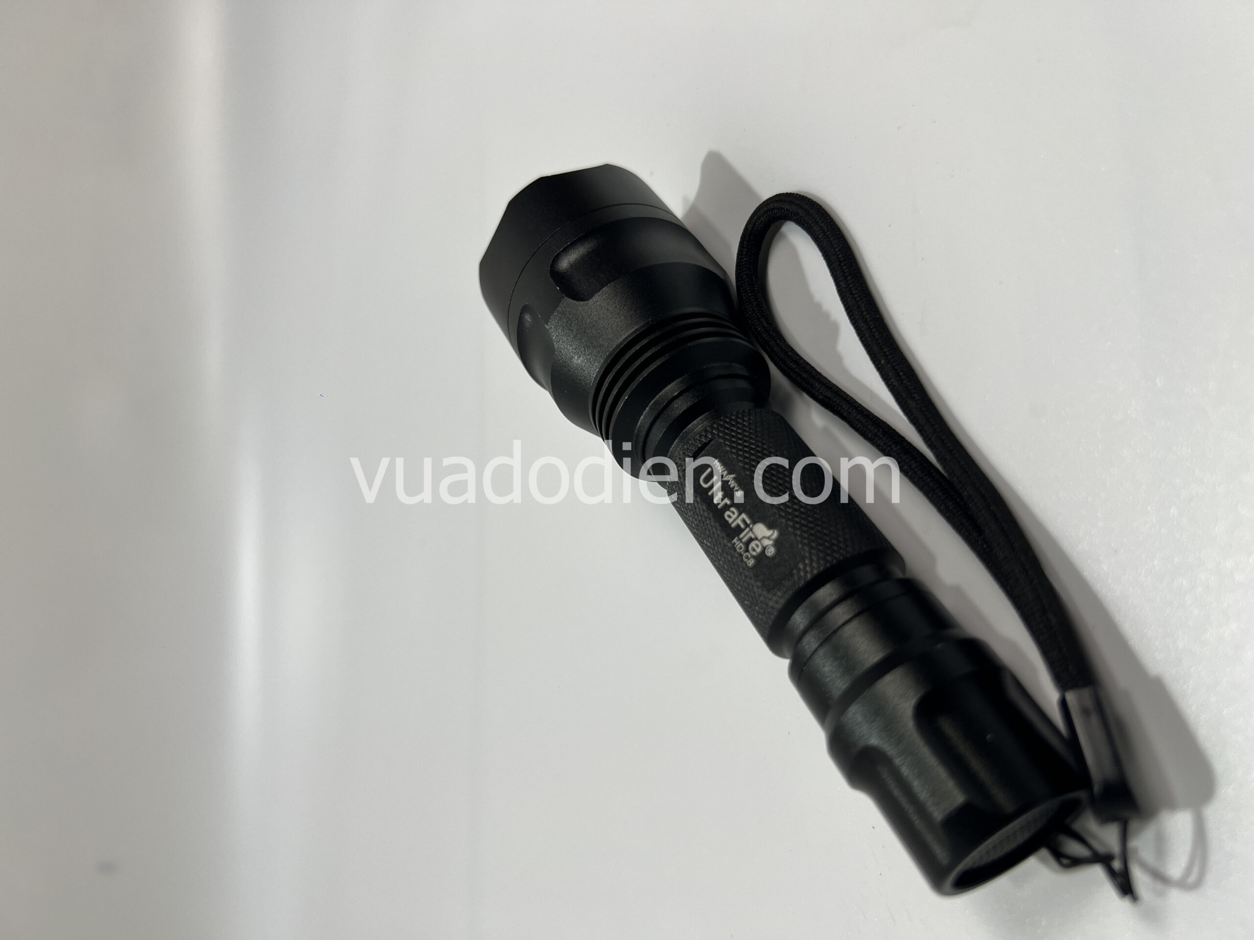 Đèn pin cầm tay siêu sáng HD-C8 vỏ hợp kim nhỏ gọn siêu bền